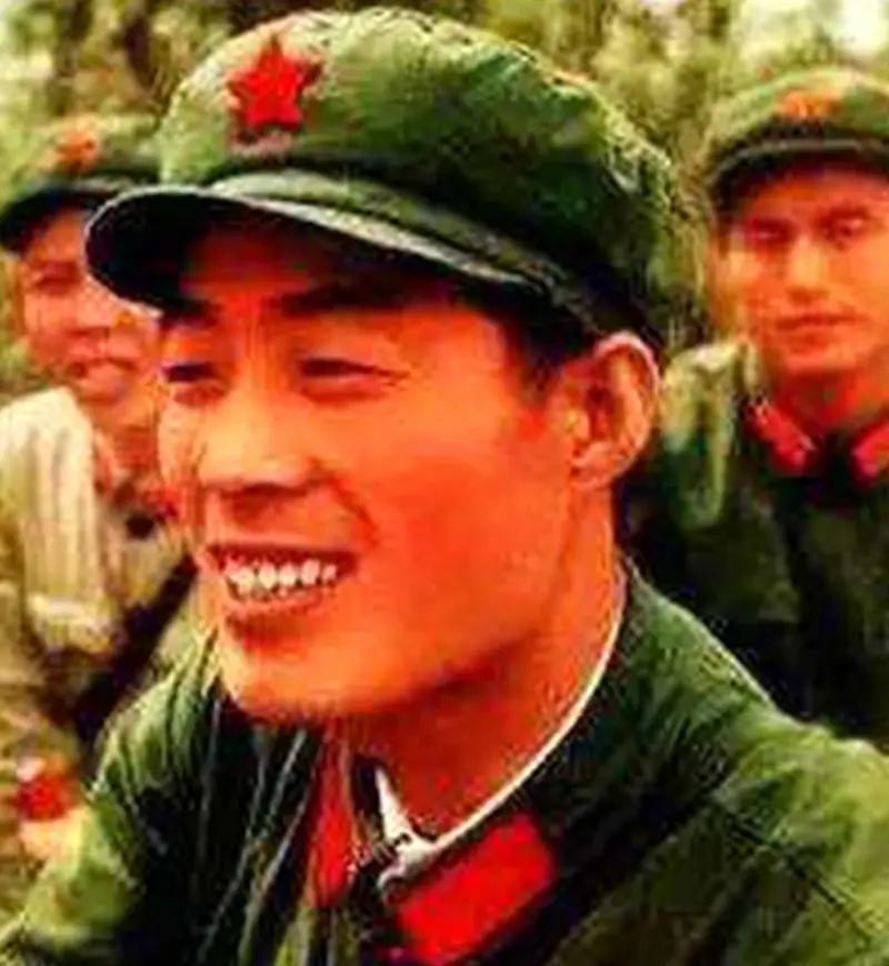 在解放军70年代提升最快的2个人，但结局却完全不同。在解放军的历史上，70年代