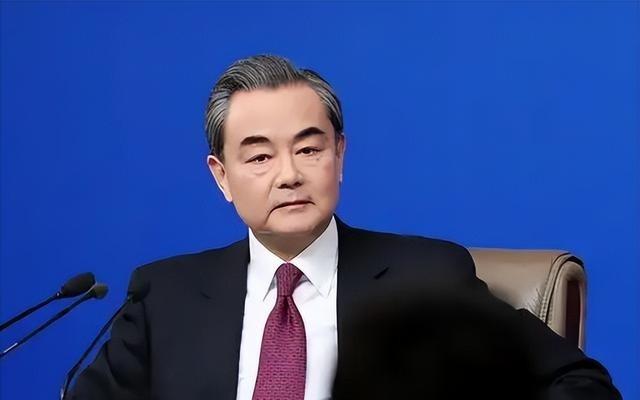 特朗普访华前夕，中美外长这通通话，直接打破几十年默契！中方不再跟美国绕弯子，