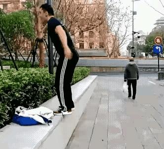 老话说:“做人要有自知之明。”总有人对此不以为然，甚至嗤之以鼻。这些人即使不