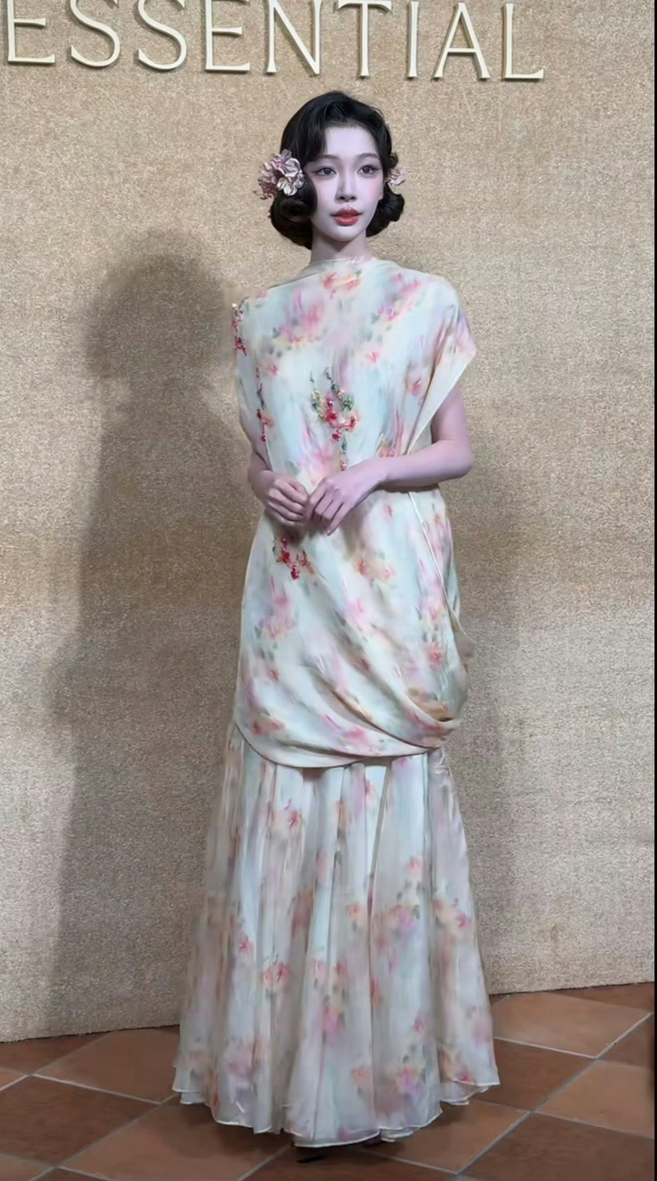 易梦玲美的不像话了，像个古代画里的美人