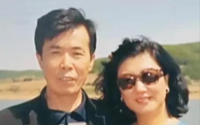 1997年，何庆魁妻子张艳茹哭着对“第三者”高秀敏说：“秀敏，老何已经跟你这么多