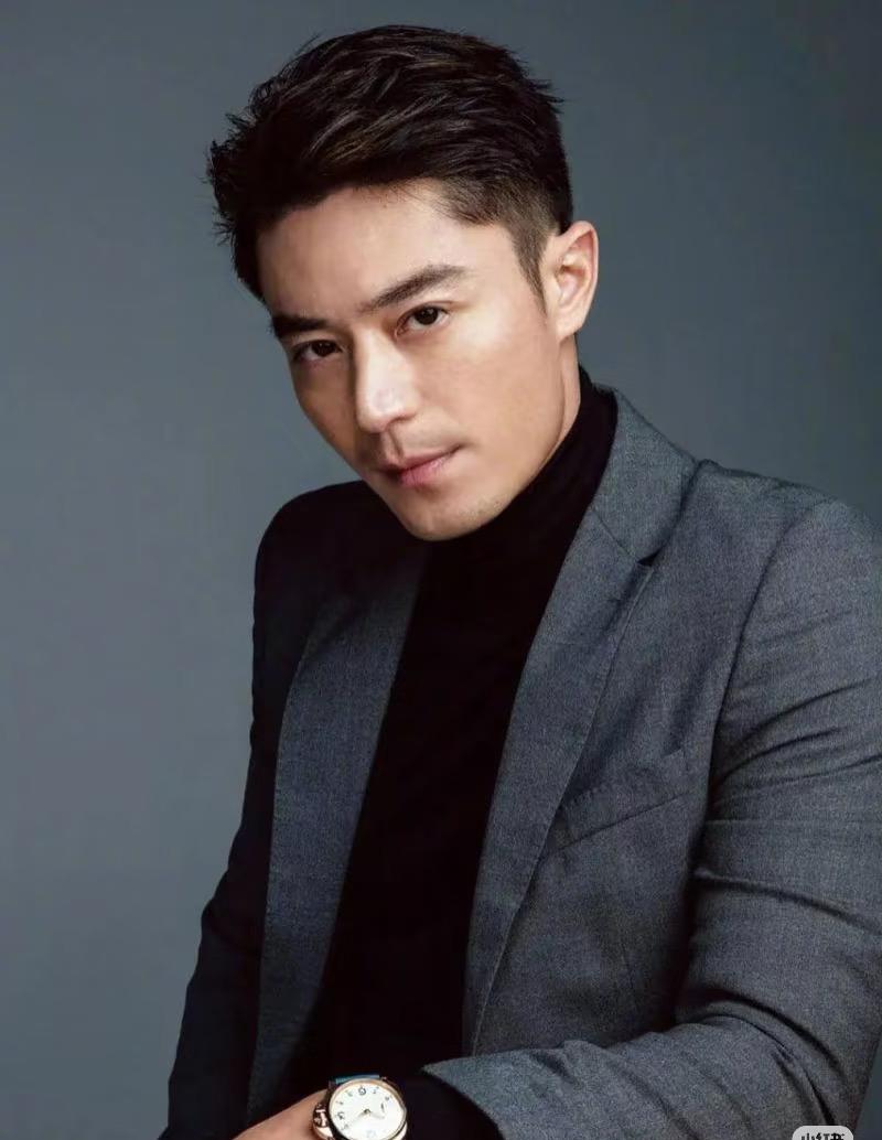 我有一种预感，霍建华，大概率以后都不会，再演什么霸总偶像剧了，因为他现在