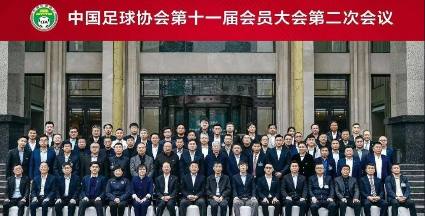 高下立判！据英国《卫报》报道，非洲小国佛得角足协仅有8人，但是他们分工明确、高效