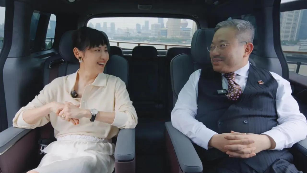 上海首富的老婆都出来赚外快了，王津元也替汽车背书了，富人真是啥钱都想赚啊。她可是