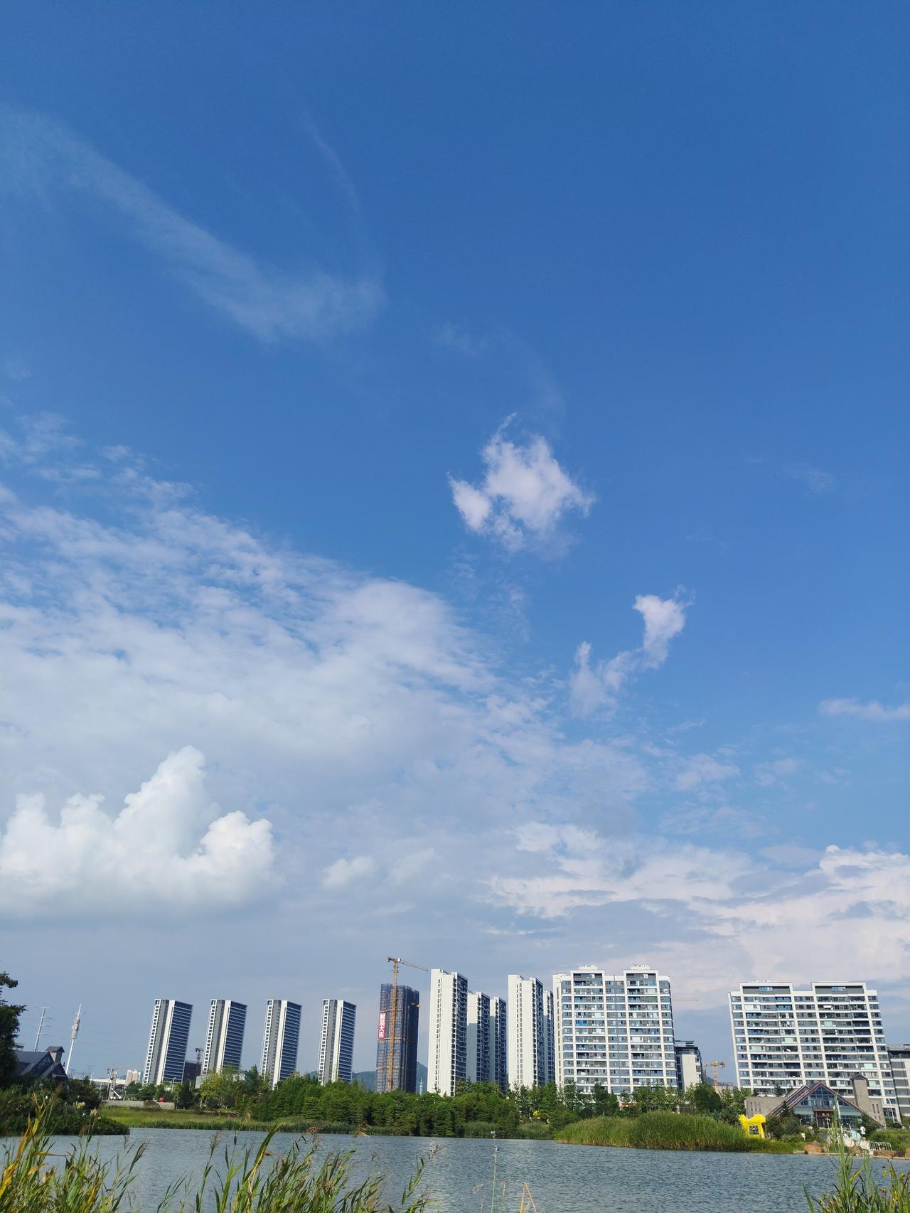 感觉A股愈发封闭了，如今市场里仅有存量资金在博弈，丝毫不见增量资金入场。其一，
