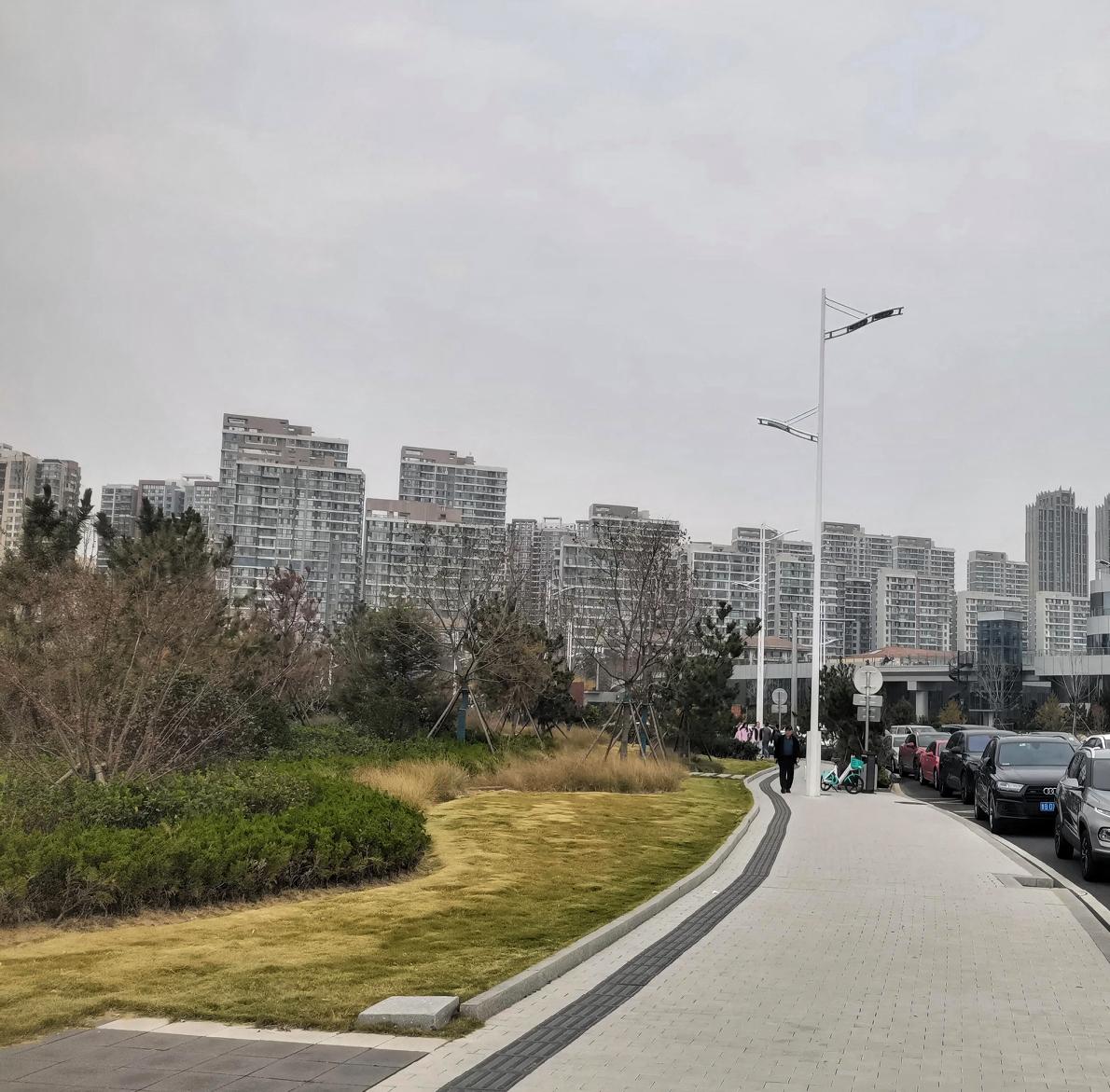 一个朋友全仓10万买入航天发展，结果亏了一万多。军工板块火热时，这支股曾有涨过