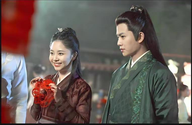 任嘉伦才是百搭男神，迪丽热巴杨紫谭松韵李沁，谁更有cp感？​​​