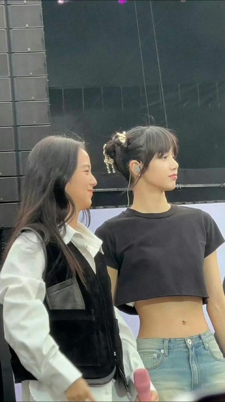Lisa的颜值被低估了吧​​​