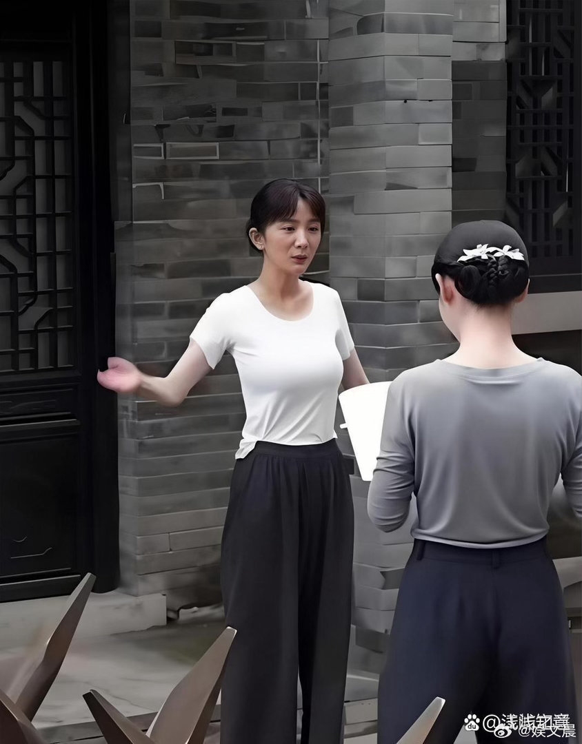 杨幂平时行程满满，想必身心都很疲惫，身上扛着不小的压力。​​​