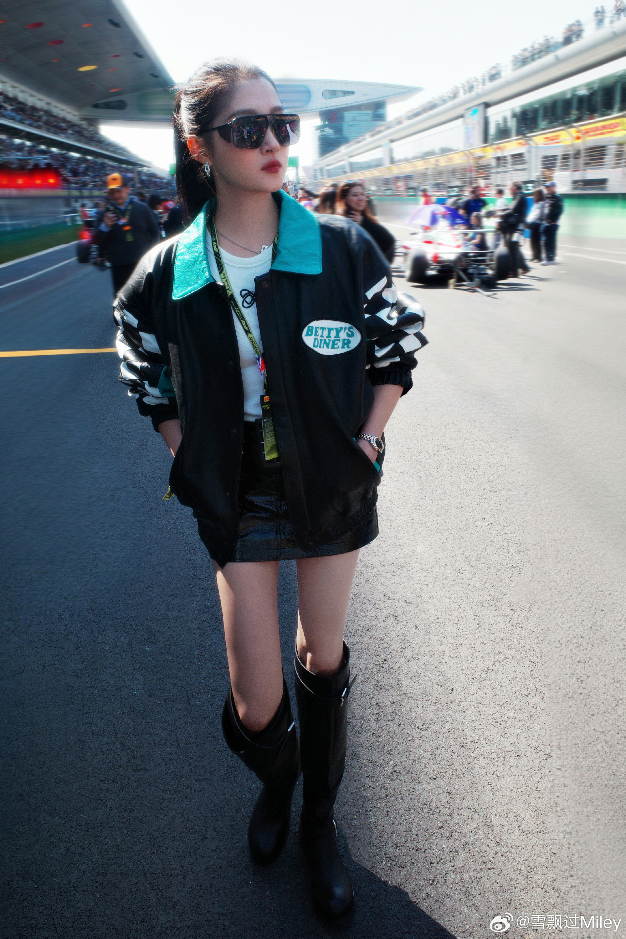 关晓彤比例没有拉腿的义务关晓彤天生黄金比例，自带长腿buff，本就无需拉腿，真