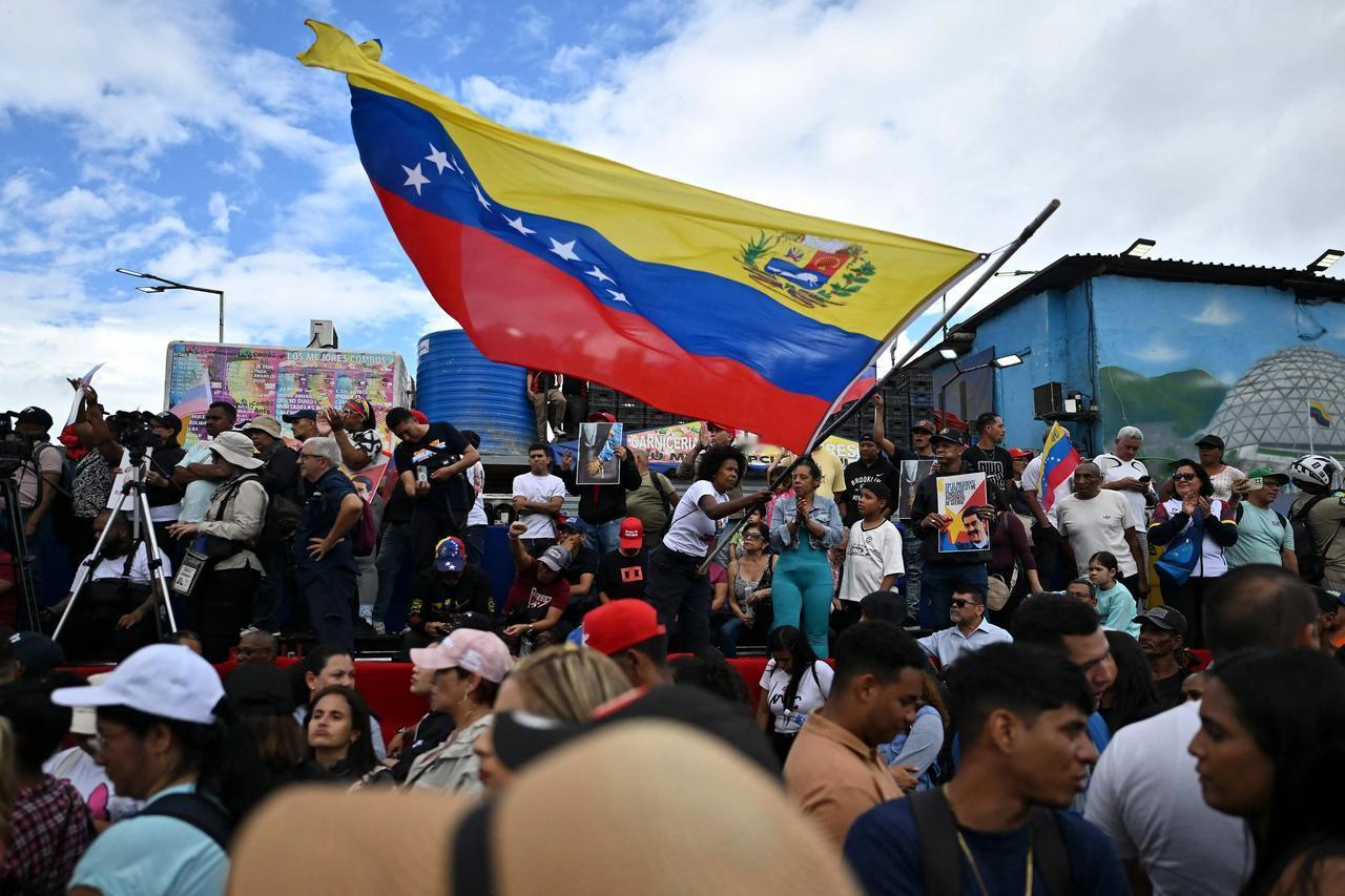 委内瑞拉人开始后悔了！好日子没有过上，通胀先到了600%，说好的“幸福生活”