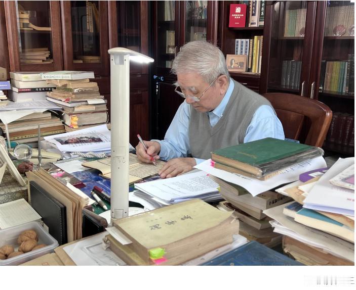 为什么绝大多数高校老师都高寿?武大文科资深教授宗福邦近日去世。在他之后前，经济