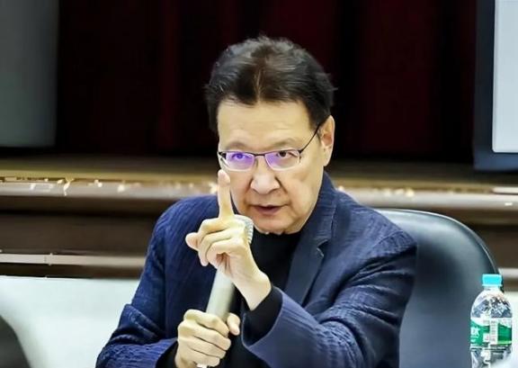 “大陆好像是故意放佩洛西进入台湾的！”很久之后，台湾知名评论员赵少康表示他终于回