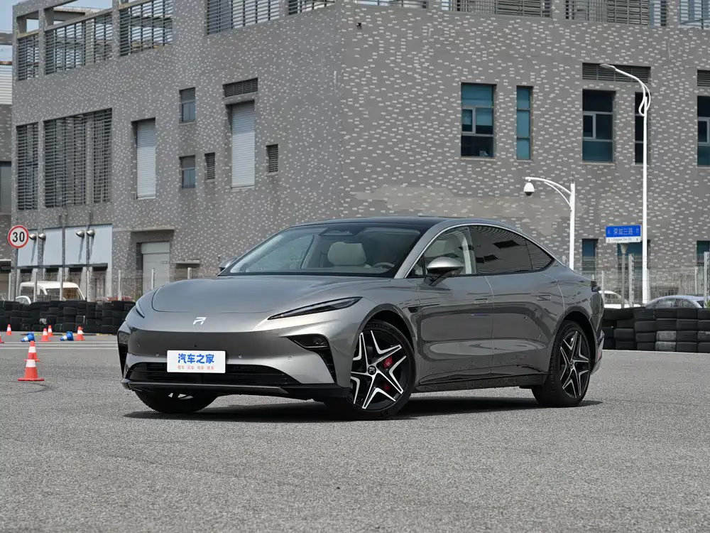 飞凡F7进阶版2026年8月上市，中大型纯电轿车。整车尺寸5000mm×1910