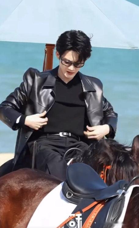 檀健次檀健次控马好帅海边+骑马+檀健次=绝杀！这气场直接拉满，妥妥的