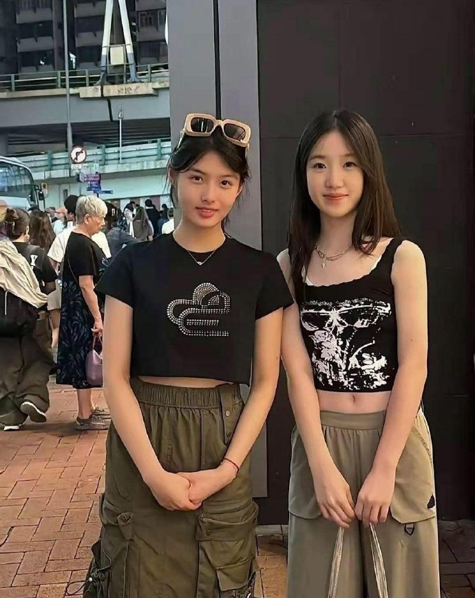 恕我直言，一时竟分不清谁是素人谁是明星​​​