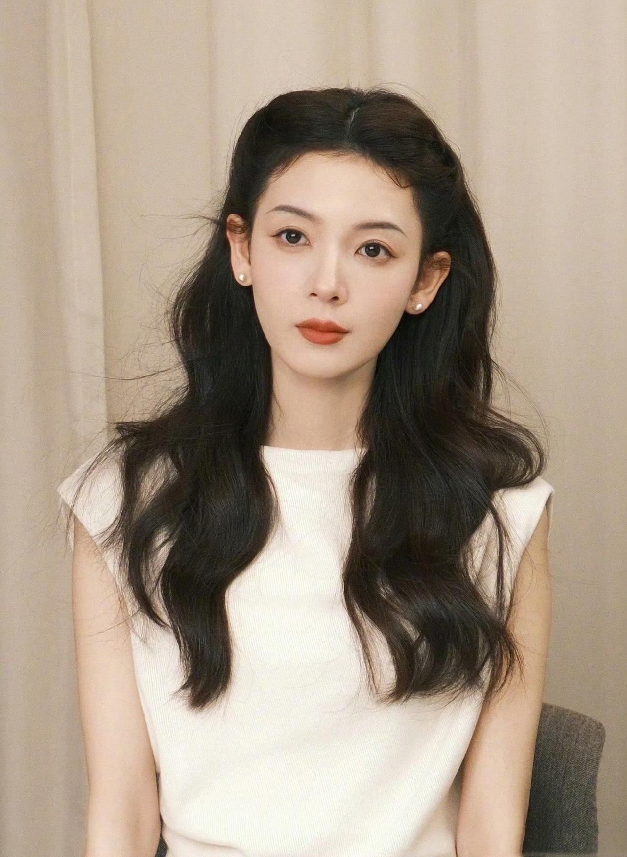 演员陈瑶说：“岳绮罗是我的高光，但试现代戏总被说‘想象不出你演现代的样子’。我就