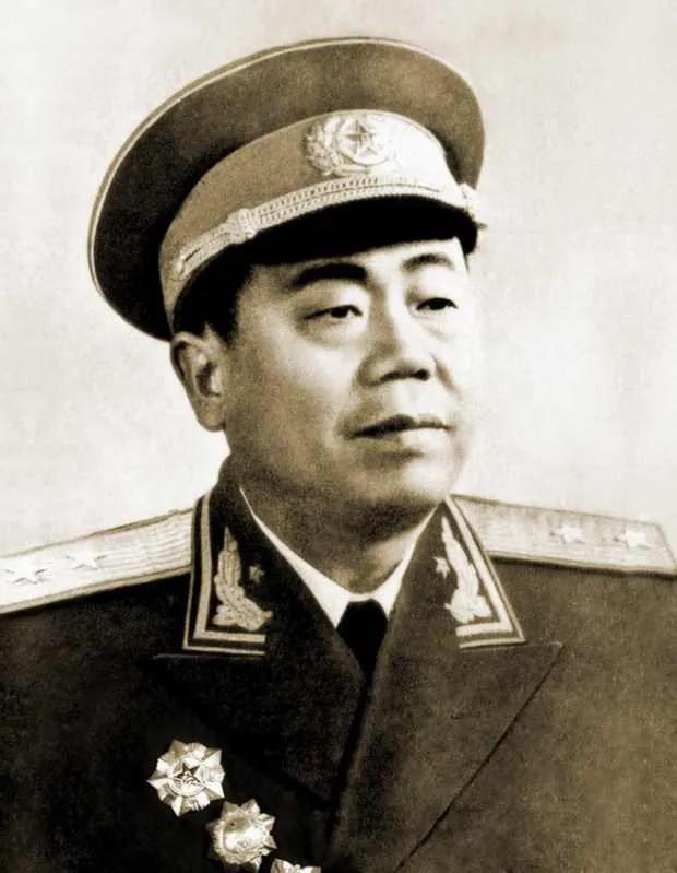 1950年，飞行员伙食标准太高，有个干部有意见，华东空军司令员聂凤智知道后，笑道