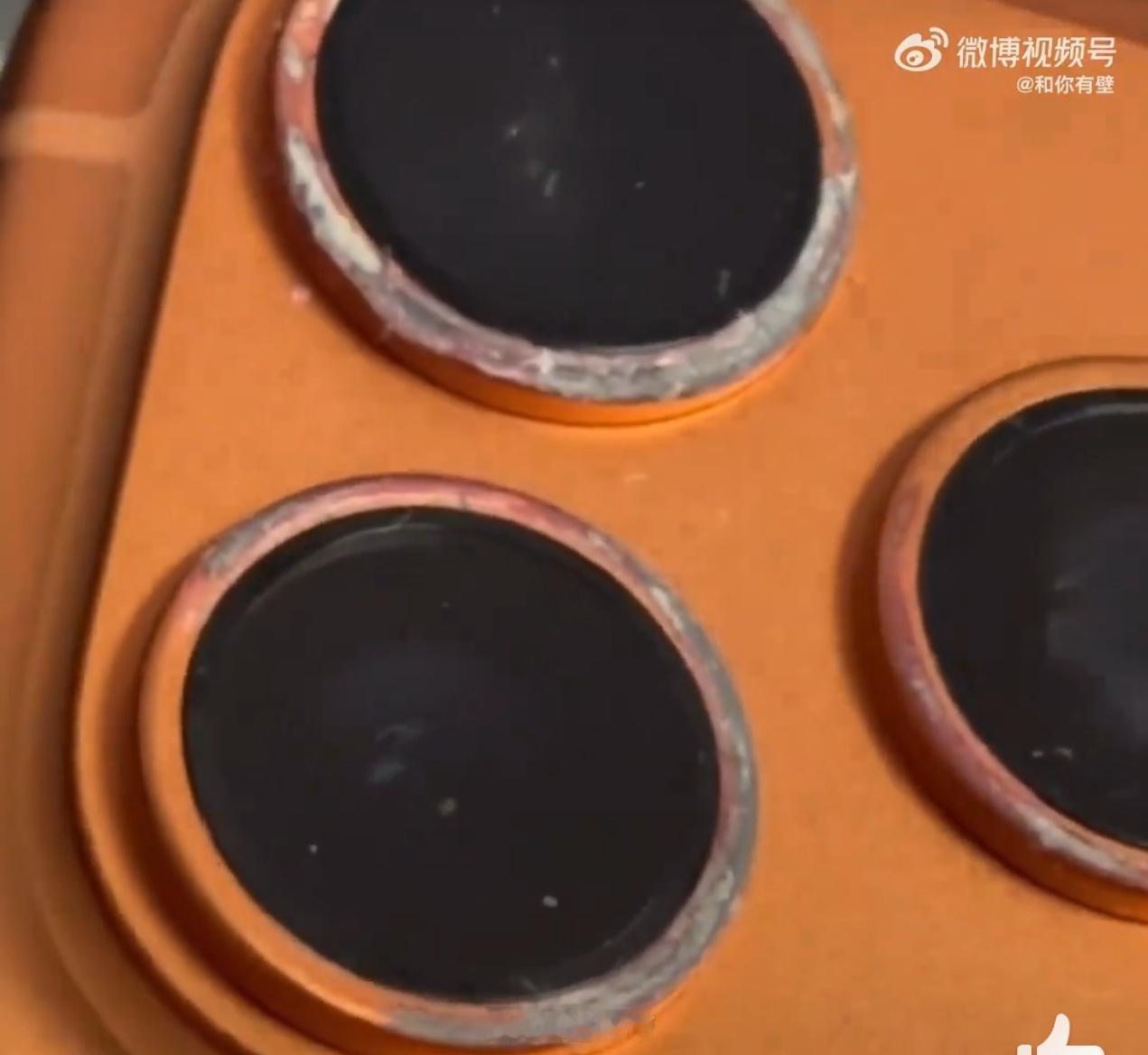 iPhone17Pro的受害者出现了真笑死了[捂脸哭]手机壳都能把镜头磨成这样，无