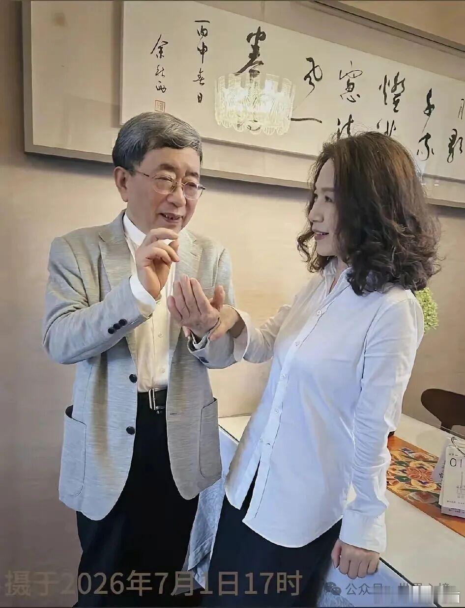 看了80岁余秋雨和75岁王石，我总算懂了我妈为啥不愿意回家