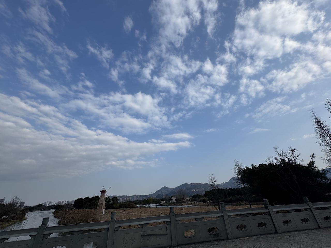 AI末日报告说2028年将迎来全球智能危机，美股大跌。那么下个星期对我们中