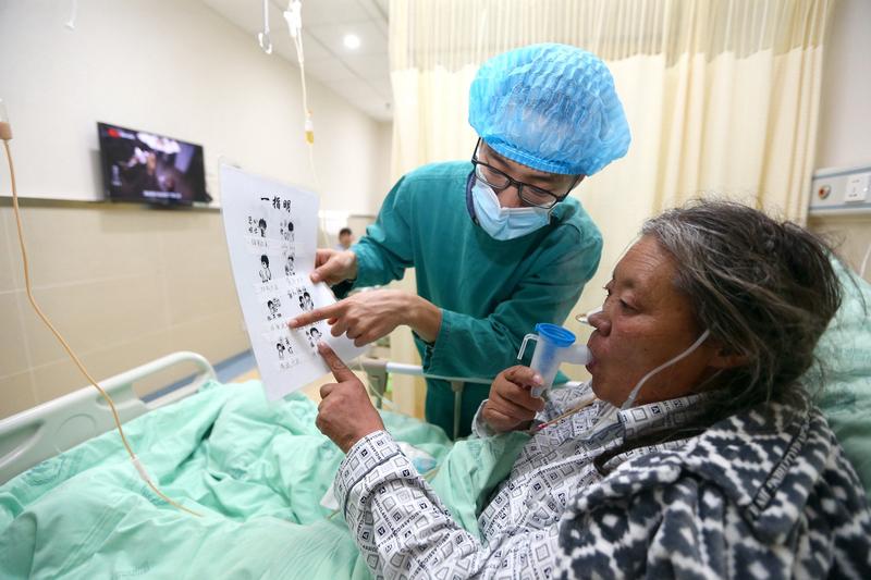 婆婆医院陪产三天变“战场”，儿子怒怼母亲：你当媳妇时想被这样对待吗？