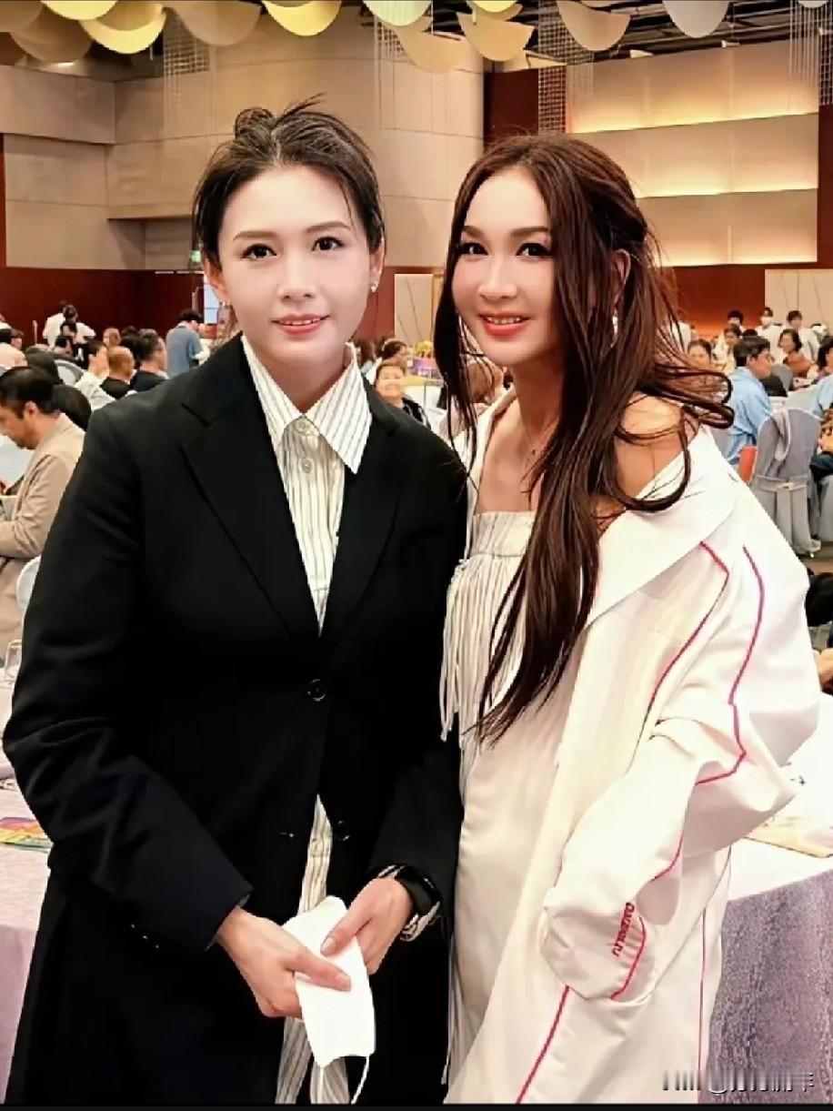邱淑贞与温碧霞，一位是绝美“建宁公主”，一位是惊艳“火玫瑰”，当年风华绝代，在荧