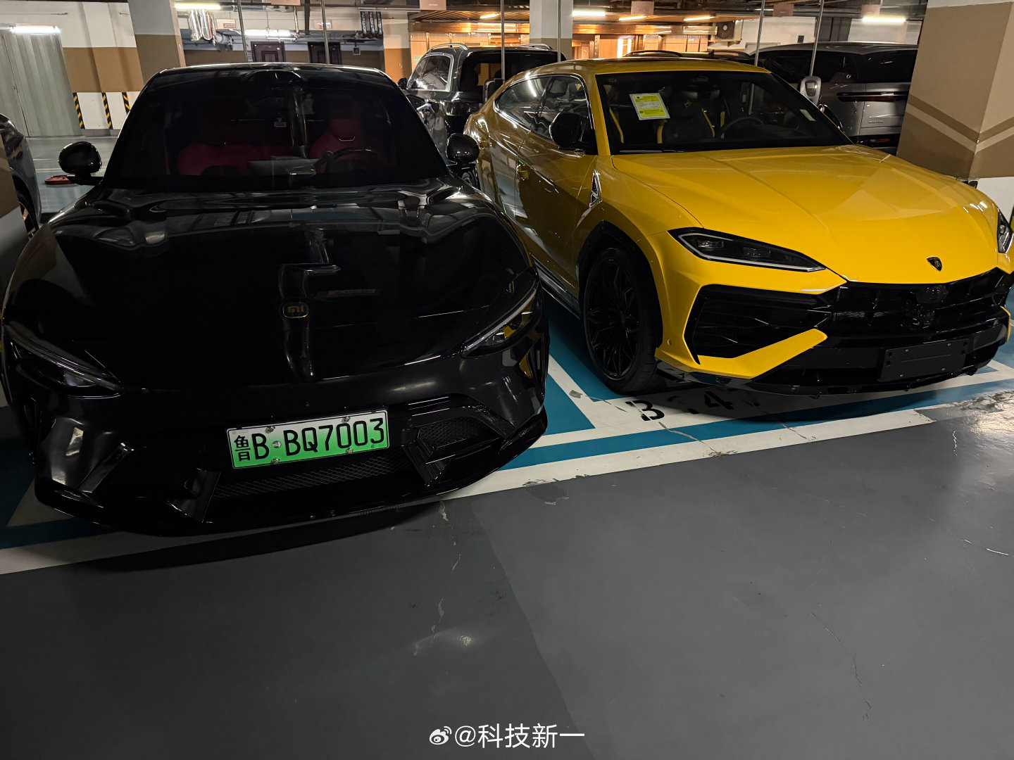 不妙，家人们，我隔壁车位新买了辆牛，你们觉得我的YU7GT气场能压得过它吗？[捂脸哭]​