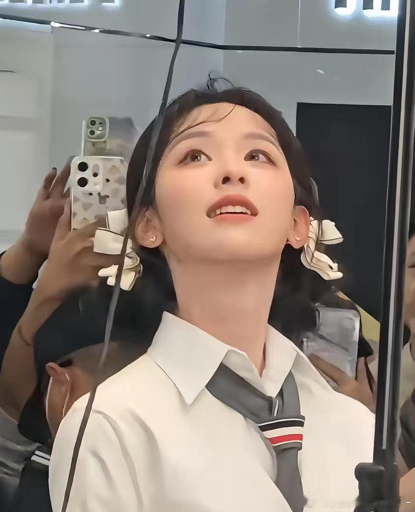 最考验女明星骨像的镜头出现了​​​赵露思、杨超越、张柏芝、周也、刘亦菲、陈都灵