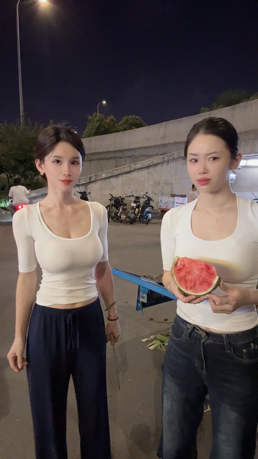 板正的叫姐姐……………🍉