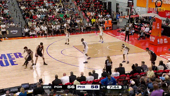 开拓者新星杨瀚森真是太会打球了！在今天进行的开拓者和雷霆的NBA夏季联赛中，当时