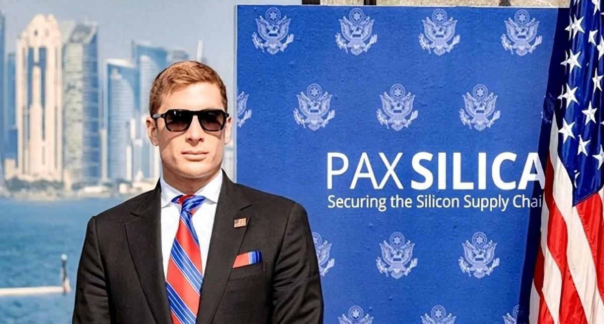 划出整整4000亩的地盘，拱手送给别人建厂不说，连本国的警察都不能进，法院也管不