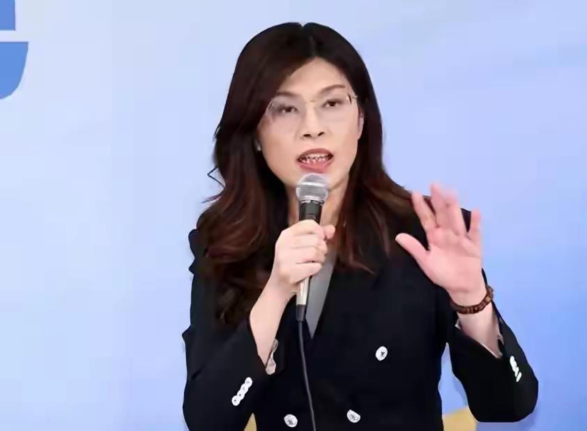 郑丽文最新这番话，直接把台海舆论炸翻了。1月28号国民党中常会上，她当着所有人的