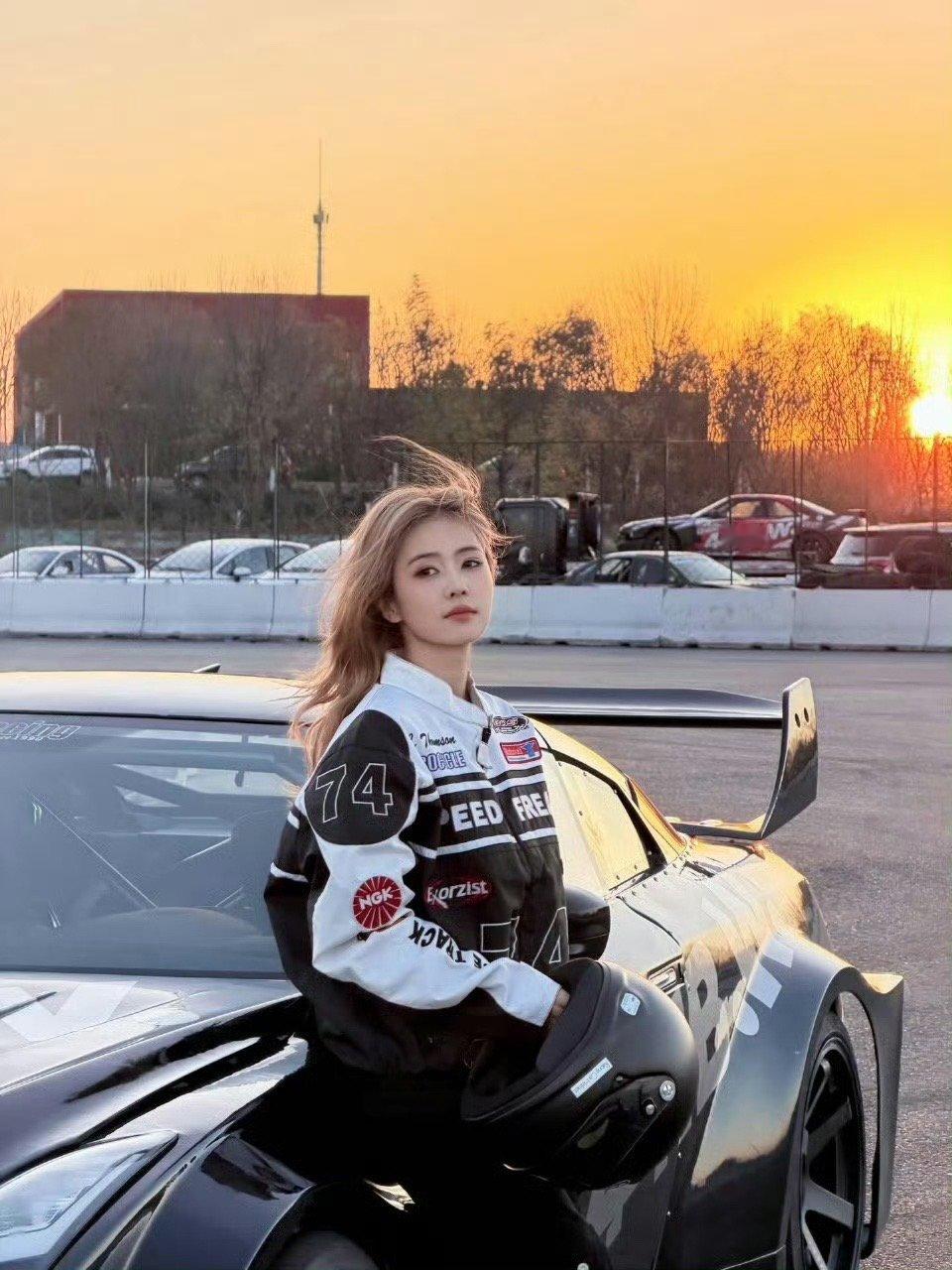 白鹿又给时团弟弟送花篮了诶