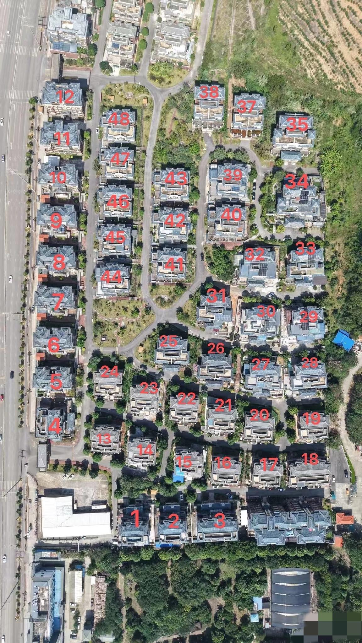 经常买房的朋友请帮忙看看想买个别墅，别墅区平面图看看，哪栋比较好？