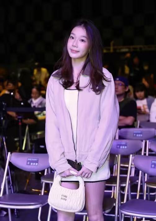 郭台铭16岁的大女儿郭晓如，专挑父母优点长！郭台铭和舞蹈老师曾馨莹婚后一起生了