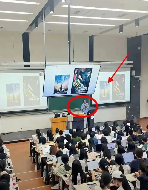 北大这回怕是真急眼了。刚调整完留学生宿舍政策，就发现非洲学生退学率激增三成。校