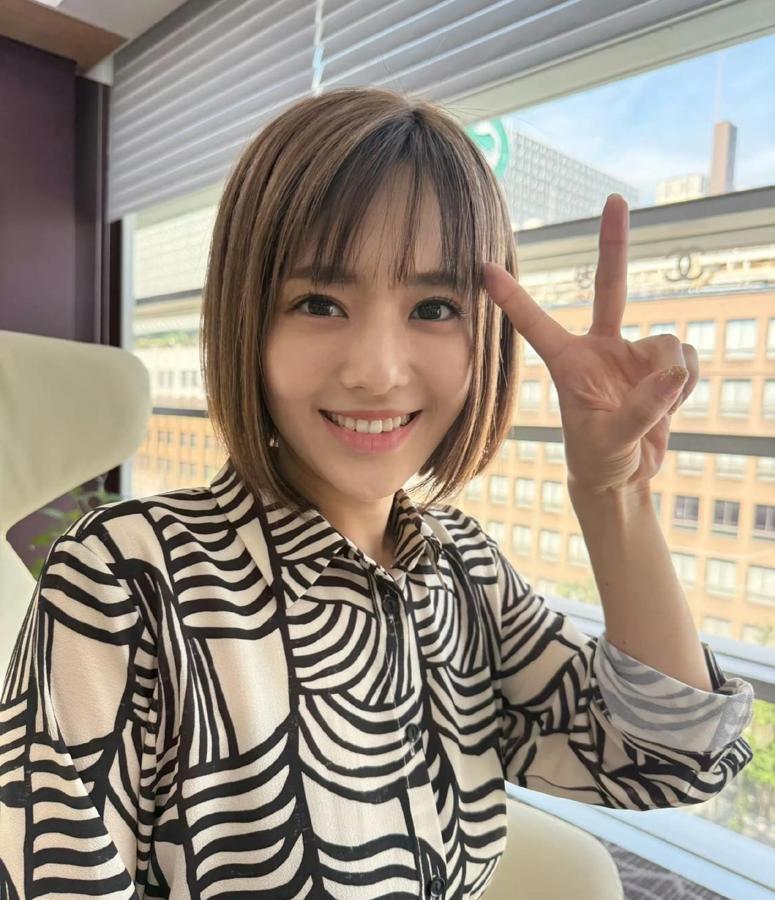 天呐！41岁的苍井空近照也太能打了吧！今天刷到博主曾颖发的动态，她和苍井空在大阪