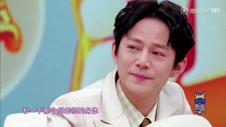 节目组为何炅准备礼物,何炅感动到哭图片