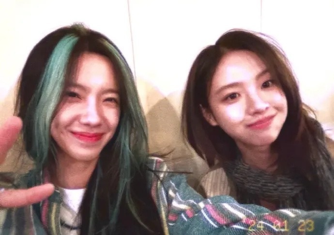 向涵之被抛弃了？庄达菲和李庚希两人晒合影，三里屯三姐妹都不带向涵之了…