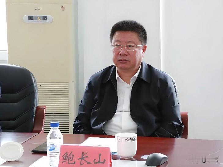 吉林省白城市63岁的鲍长山还是上了热搜！他曾是洮南市第十中学的一名教师，后转入白