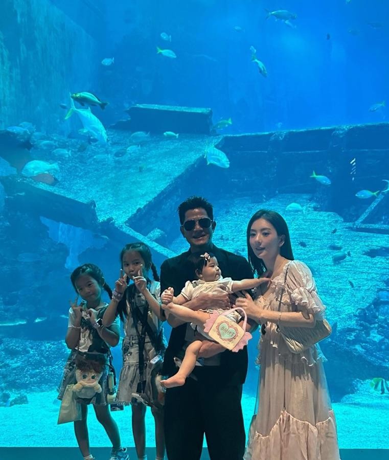 郭富城方媛终于大方晒出三个女儿的正脸，颜值一个比一个能打，网友直呼这基因太偏心。三胎女儿郭咏心去年十