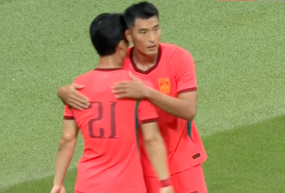 大练兵！中国男足3-0击败马尔代夫，上半场表现一般，球员之间配合不佳，下半场王子铭戴帽，年轻球员都到