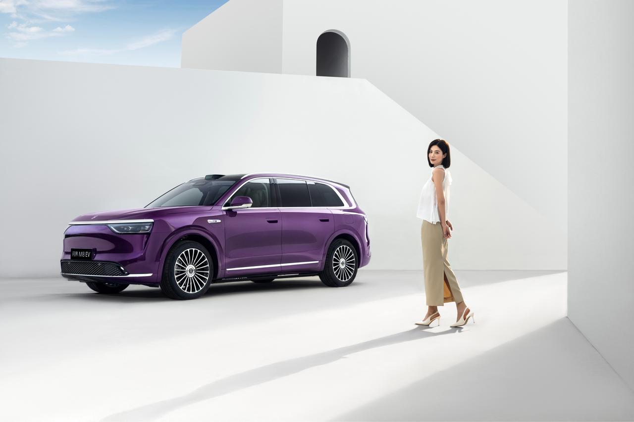 超五星安全加持，问界M8让全家出行底气十足对每个家庭来说，出行的头等大事就是安