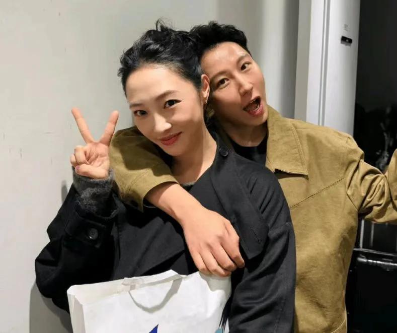 塌房猝不及防！白百何资源遭全网截胡，好友嘴硬“不缺戏”，业内集体内涵：任性到自砸