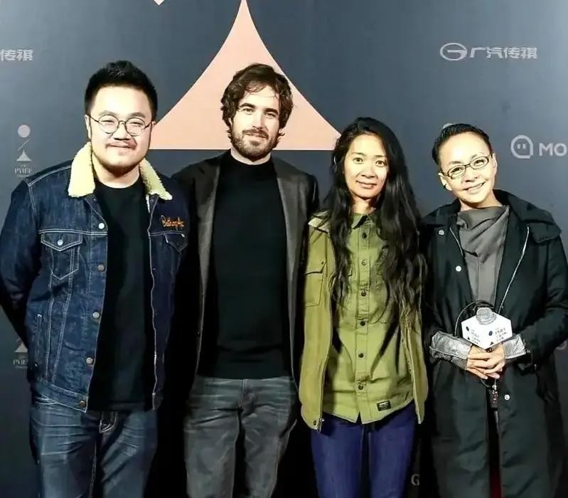 赵婷喊了宋丹丹8年全名，一声妈都没叫过，宋丹丹在她面前端了8年没翻过脸。赵婷进宋丹丹家门头三年，张嘴