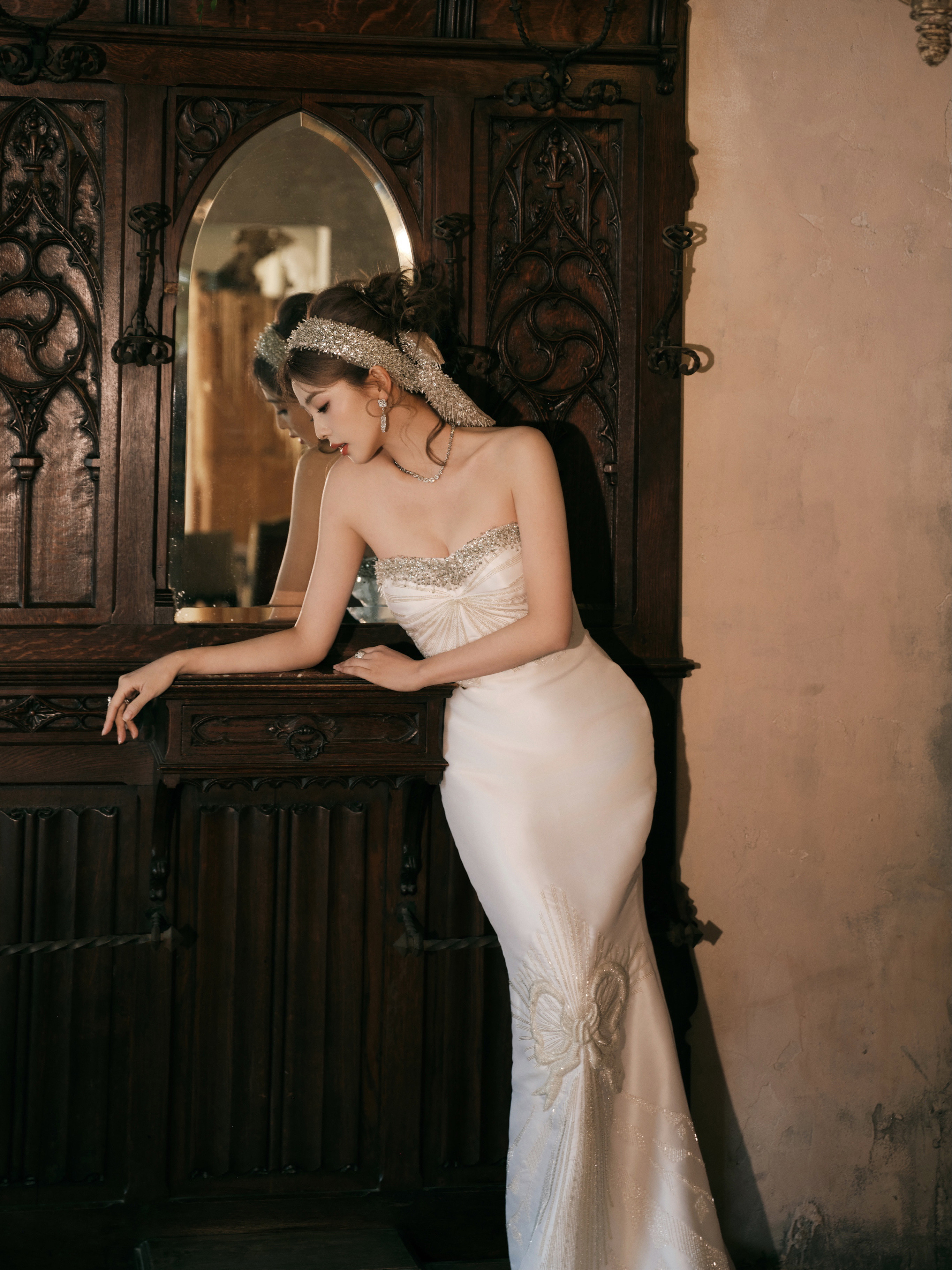 白鹿微博视界大会红毯出图，穿的JulienFournie2023春夏高定​