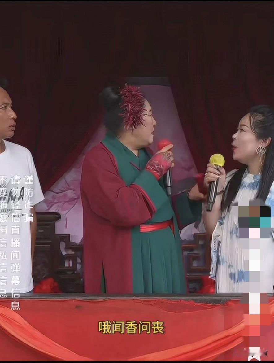广西37岁单身未婚小伙在王婆舞台上征婚，要求40岁以下，离异带孩子的也可以，小伙