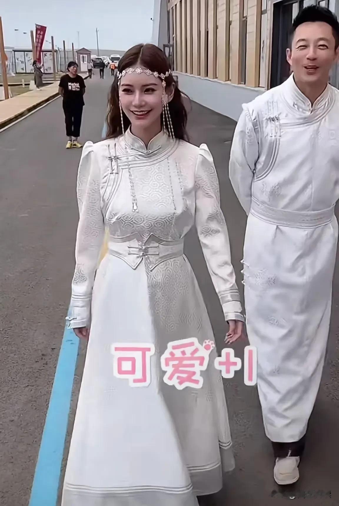 讲真这话不止一个人说过也不止说过一遍两遍那就是露得越少越显贵气和高级