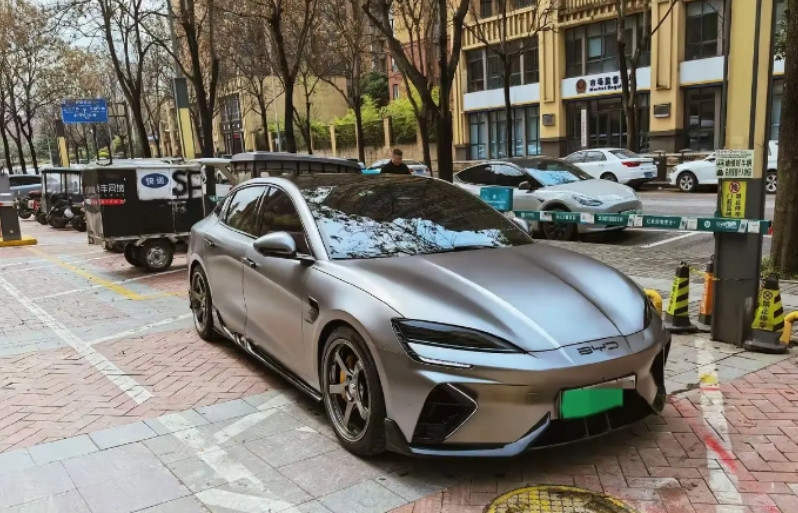 我想问一句，比亚迪的设计团队到底在干嘛？为什么就不能把所有车型的外观设计都搞